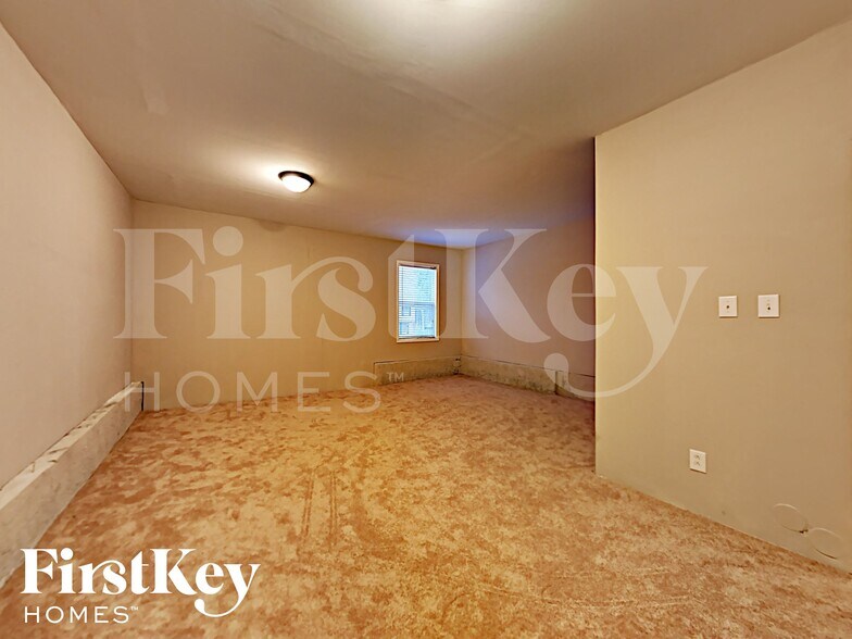 Building Photo - 1940 Winsted Ct