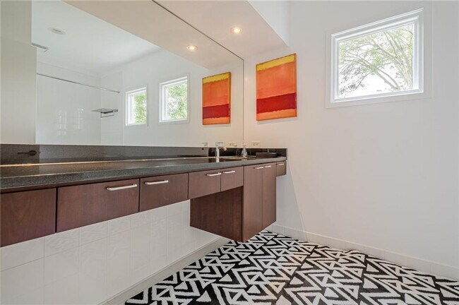 Building Photo - 2269 Briarwood Hills Dr NE