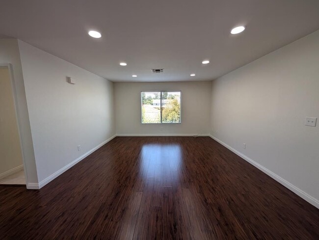 Building Photo - 529 E Colorado Blvd