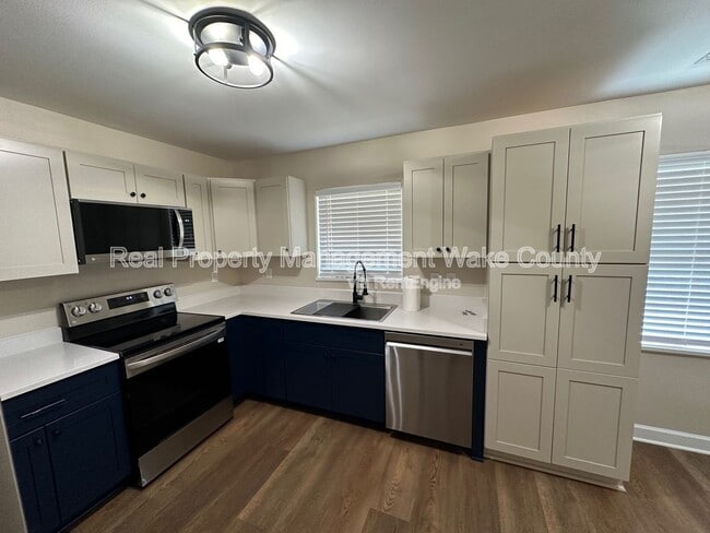 Building Photo - 741 Lunar Dr