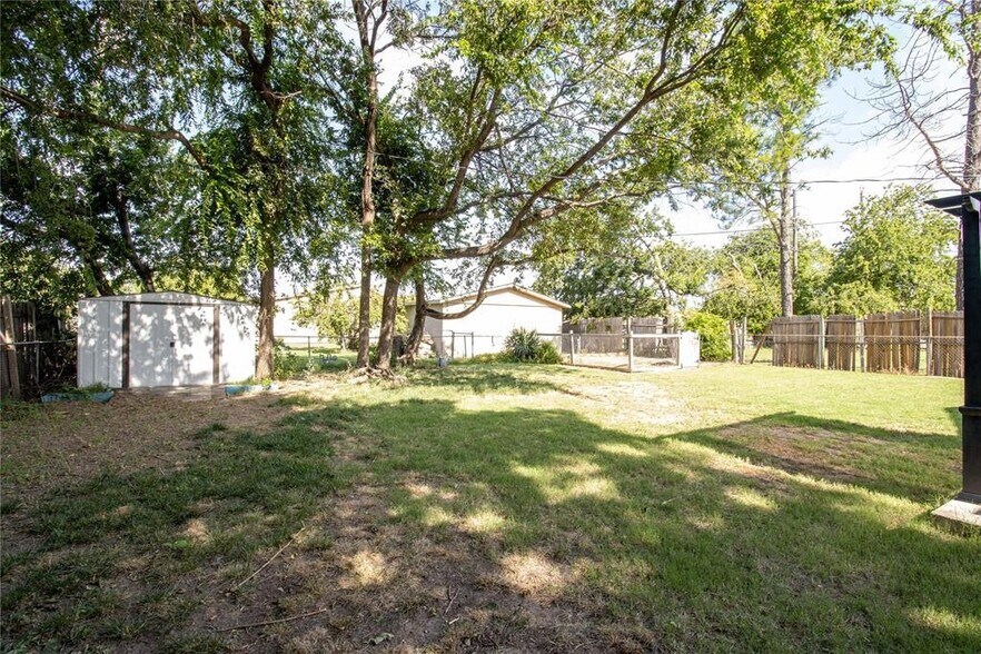 Building Photo - 105 Woods Ave