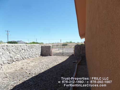 Building Photo - 5499 Cll De Rosas
