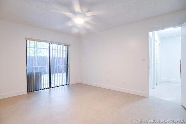 Building Photo - 1148 Summit Trail Cir
