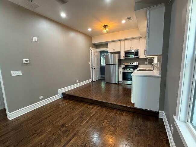 Building Photo - 3310 W Le Moyne St