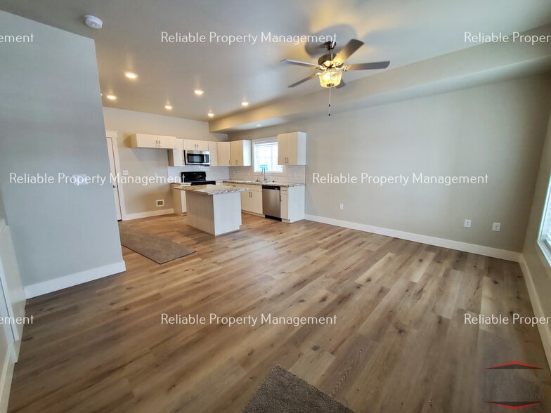 Building Photo - 359 N 3rd W