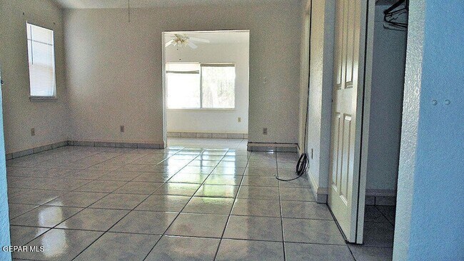 Building Photo - 7133 Imperial Ridge Dr