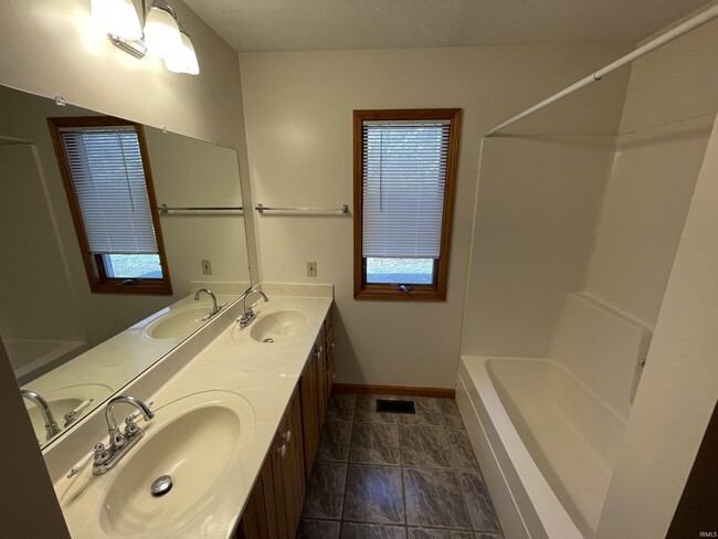 Building Photo - 5893 S Black Ankle Rd