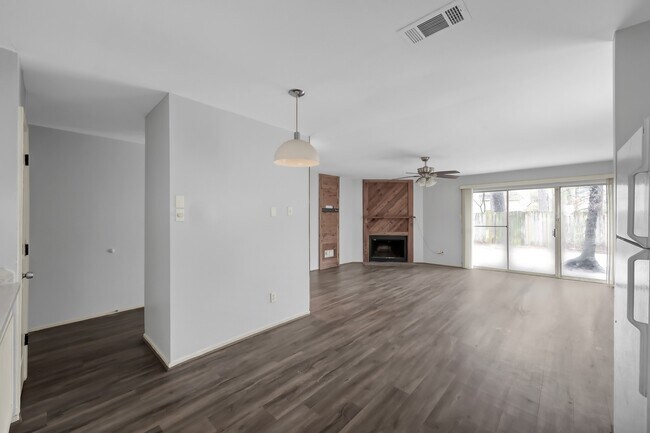 Building Photo - 83 Marabou Pl