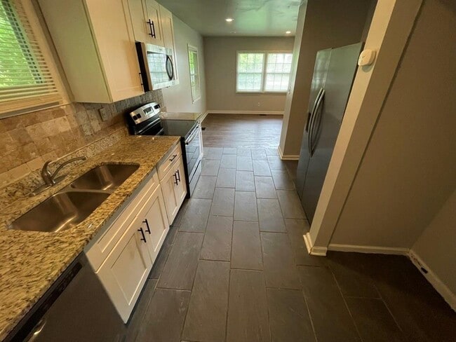 Building Photo - 1642 Mary George Ave NW