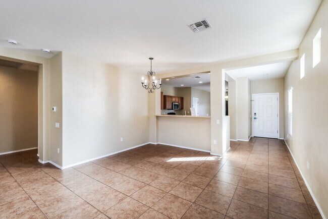 Building Photo - 526 W Calle Sombra Linda