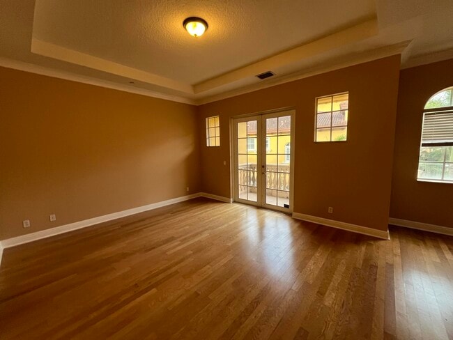 Building Photo - 270 NE 69th Cir