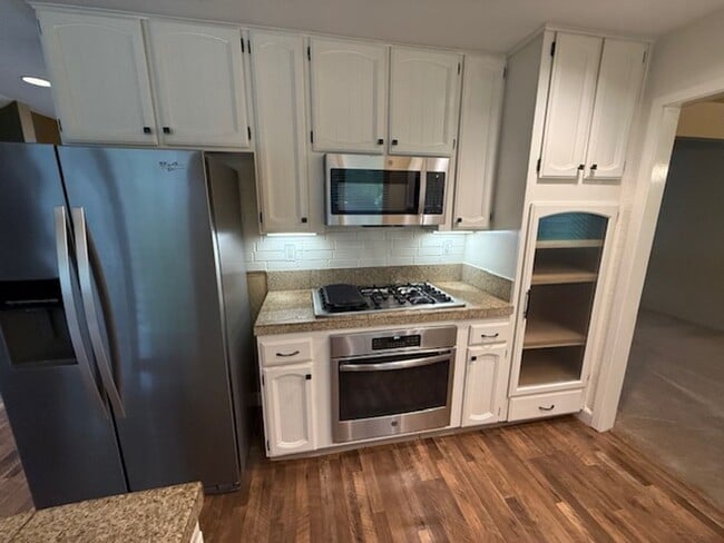 Building Photo - OPEN HOUSE this Wednesday 5pm-6:30pm - Private Redwood Setting | 4BR Home with Family Room, Bar &...