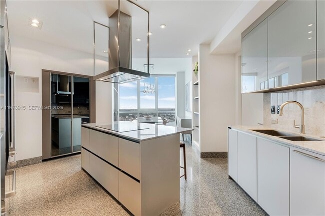 Building Photo - 18201 Collins Ave