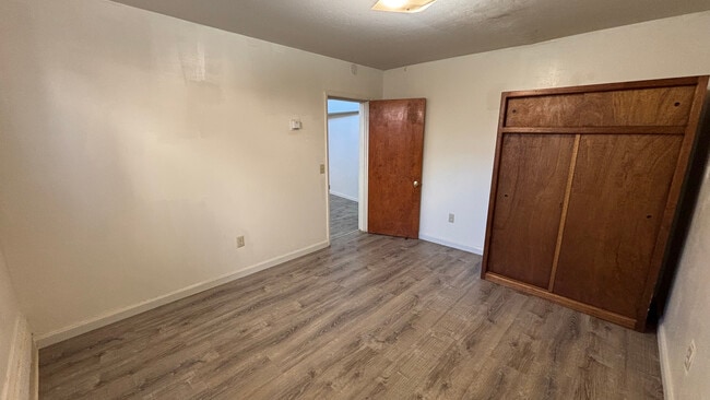 Building Photo - 562 Van Buren St