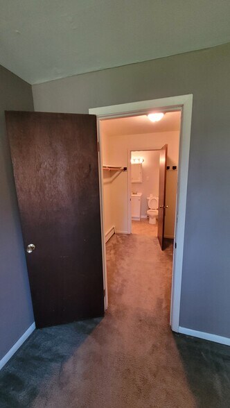 Building Photo - 580 Mesa Dr