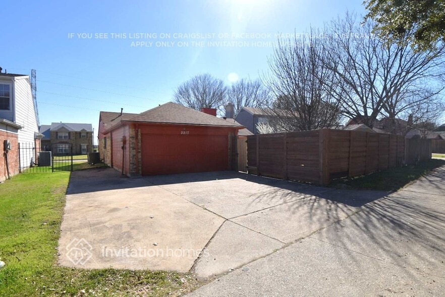 Building Photo - 2217 Merrimac Ln