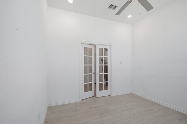 Building Photo - 700 Pistachio Pkwy