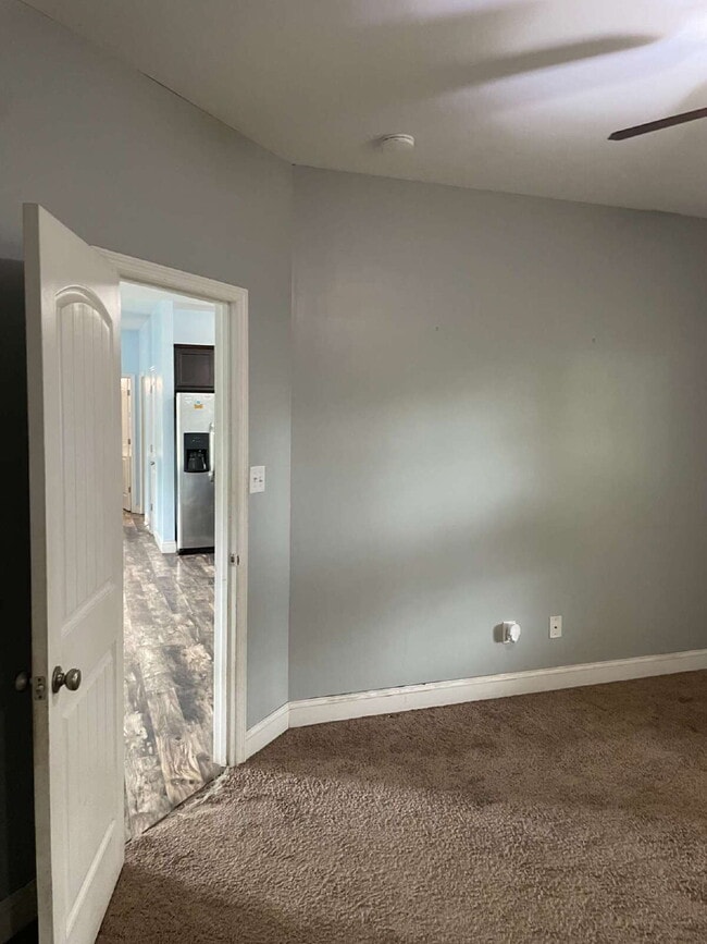 Building Photo - Pet Friendly Three Bedroom Two Full Bathro...