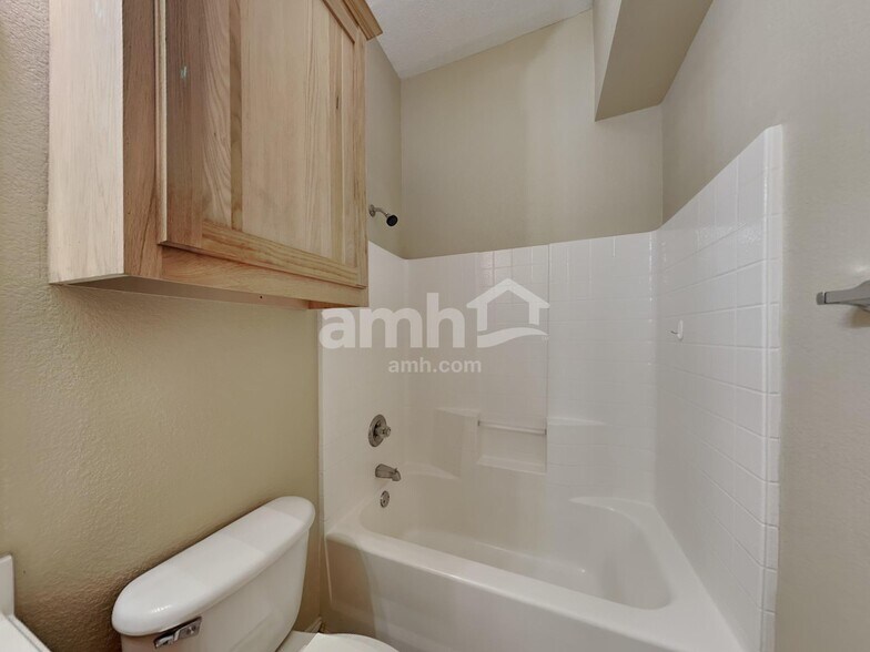 Building Photo - 9812 Sparrow Hawk Ln