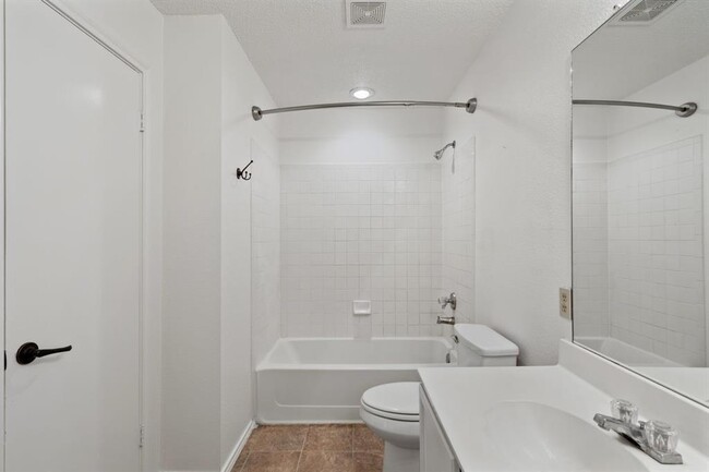 Building Photo - 1402 Comfort St