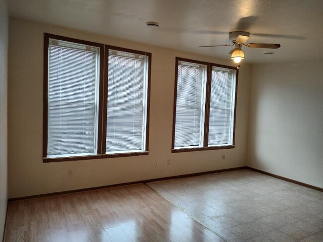 Building Photo - 109 S Lane St