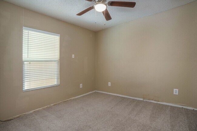 Building Photo - 10328 Chelmsford Dr