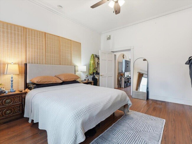 Building Photo - 207 19th St