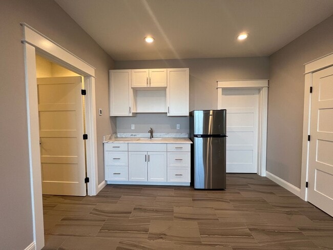 Building Photo - Beautiful, Custom home in the heart of Jacksonville | Available Now