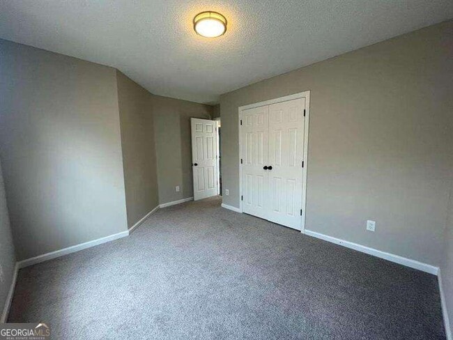 Building Photo - 2200 Burdett Ridge Dr