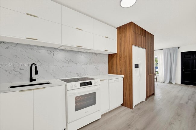 Building Photo - 51 NE 56th Ct