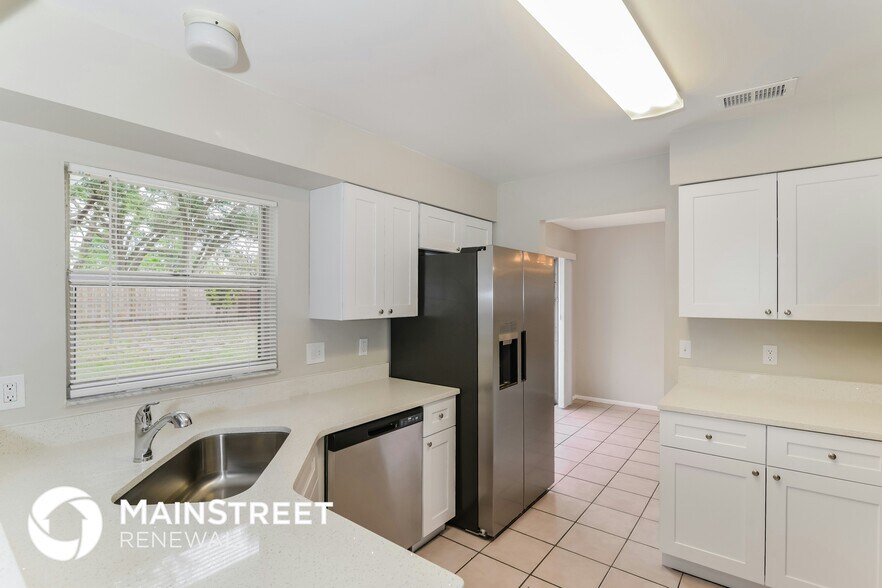 Building Photo - 7765 Hyacinth Dr
