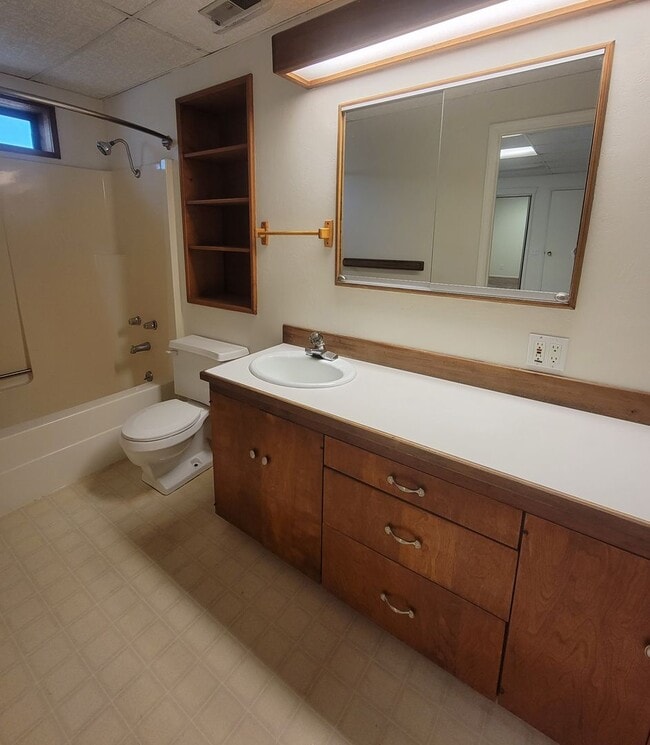 Building Photo - Centrally Located in Richland