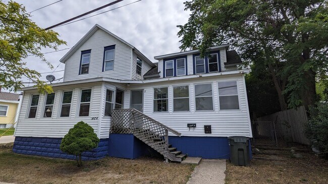 Primary Photo - 1464 Beach St