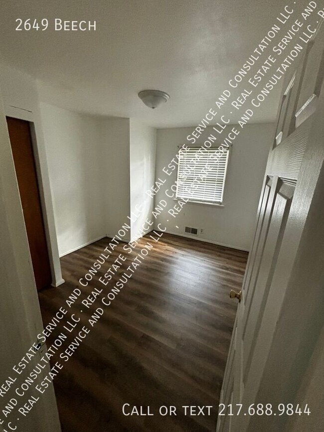 Building Photo - 2649 Beech-