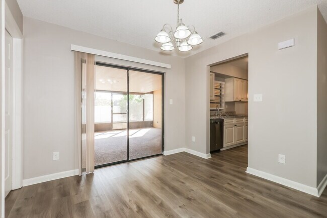 Building Photo - 813 Regal Palm Ct