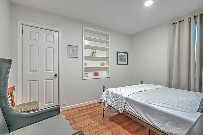 Building Photo - 1220 Morningside Cir