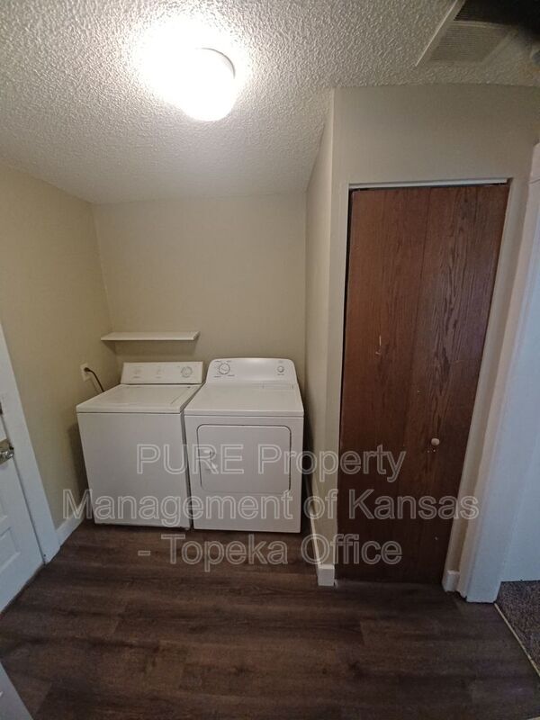 Building Photo - 630 SW Washburn Ave