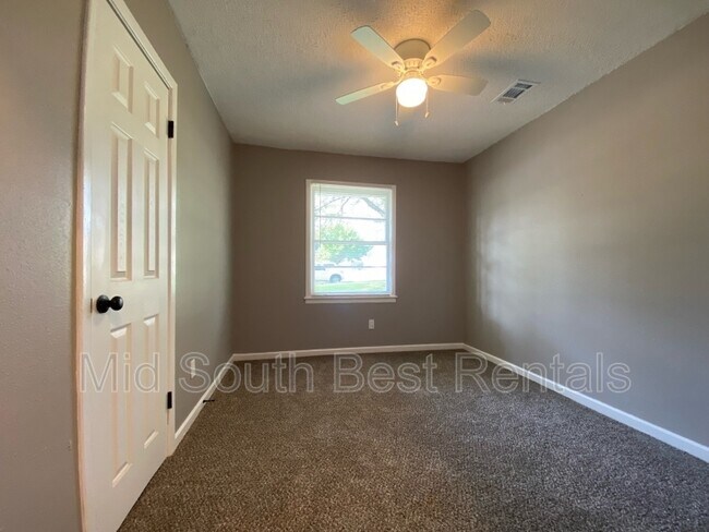 Building Photo - 436 W Brooks Rd