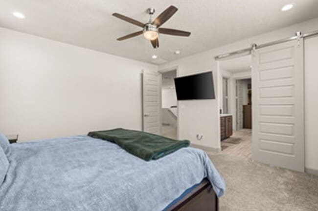 Building Photo - Like New Los Lunas Home!