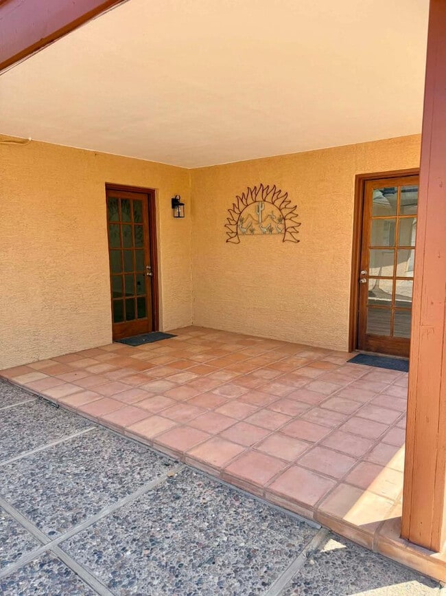 Building Photo - 6607 E Sheridan St