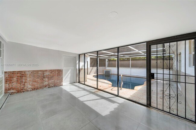 Building Photo - 840 NE 182nd St