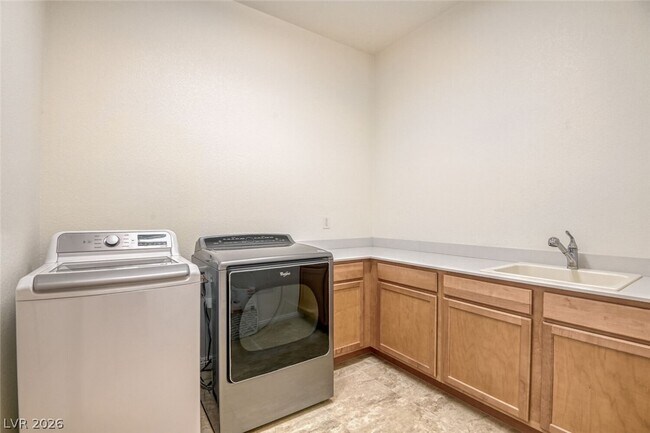 Building Photo - 2532 Ballatore St