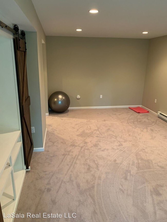 Building Photo - 596 Mountain Rd