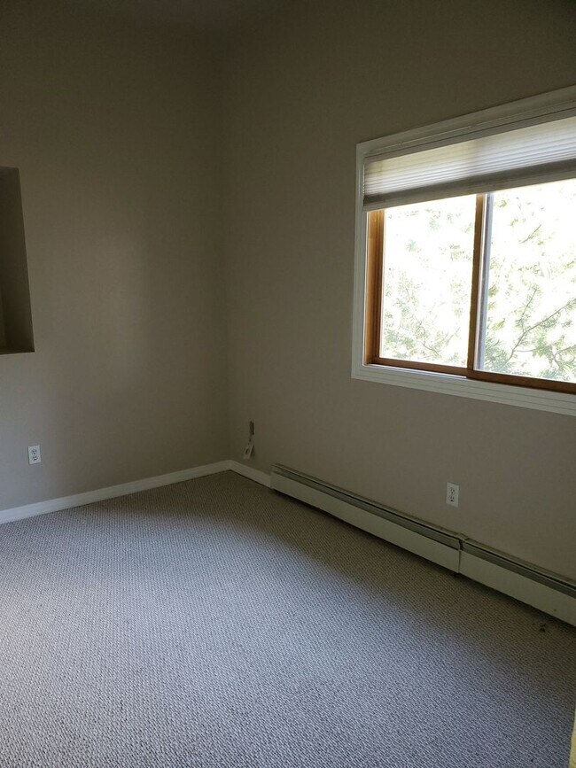 Building Photo - 2012 Remington St