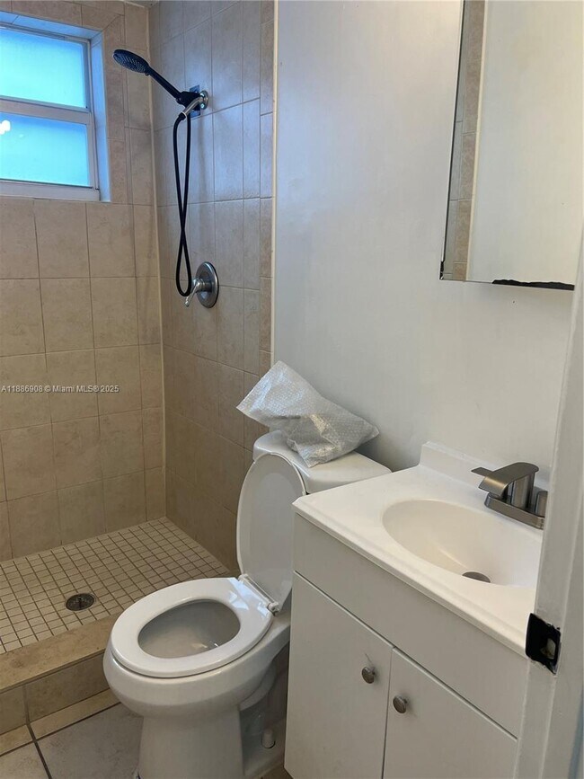 Building Photo - 577 NE 82nd St