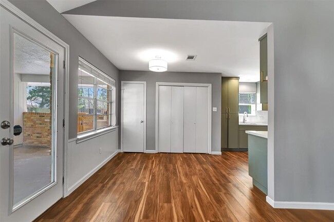 Building Photo - 25802 Maplewood Dr