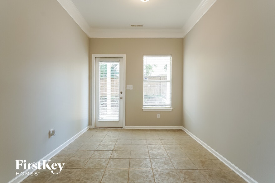 Building Photo - 9399 Brook Forest Cir