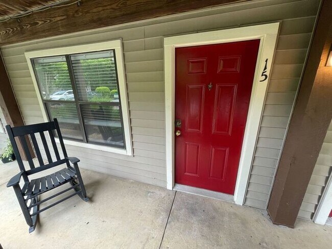 Building Photo - Beautiful One Bedroom Apt in Cotswold Neig...