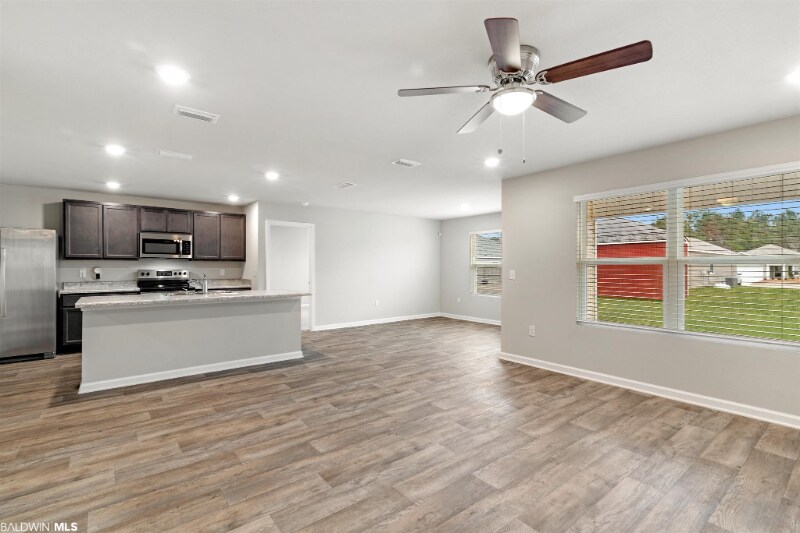 Building Photo - 7944 Pickwick Dr.