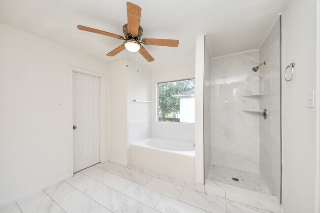 Building Photo - 3046 Texas Oak Dr